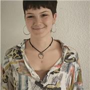 Me defino como una profesora paciente, comprensiva y apasionada con un amplio espectro de niveles y temáticas a enseñar.